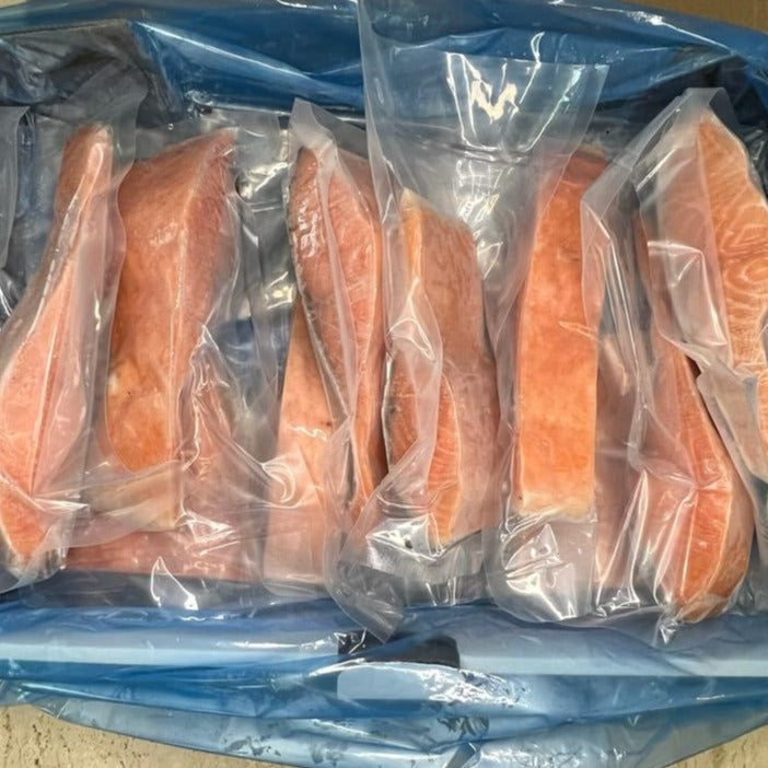 Découvrez l'Excellence Culinaire : Longe de Saumon de l'Atlantique de Norvège (4lbs)" - VitaMenu